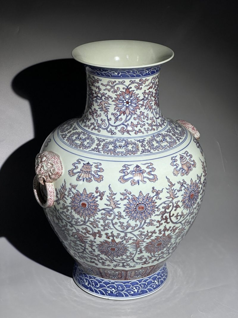    青花釉里红缠枝莲八宝纹象耳尊 - 图12
