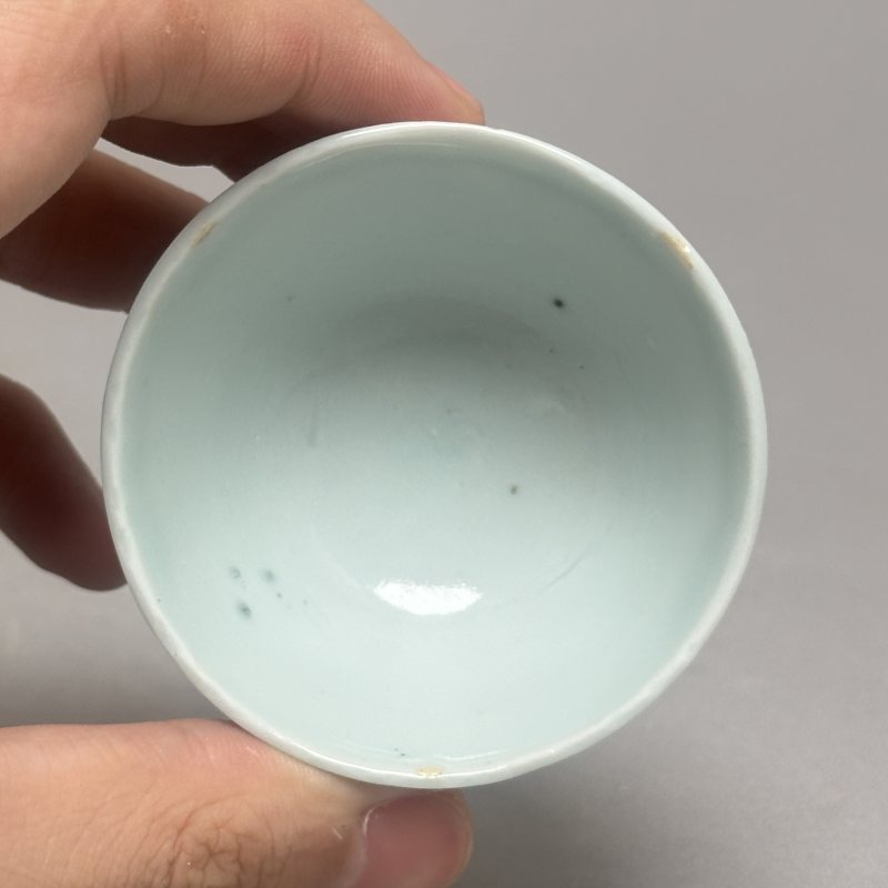 清雍正 蓝料彩蝙蝠团寿纹茶圆 - 图3