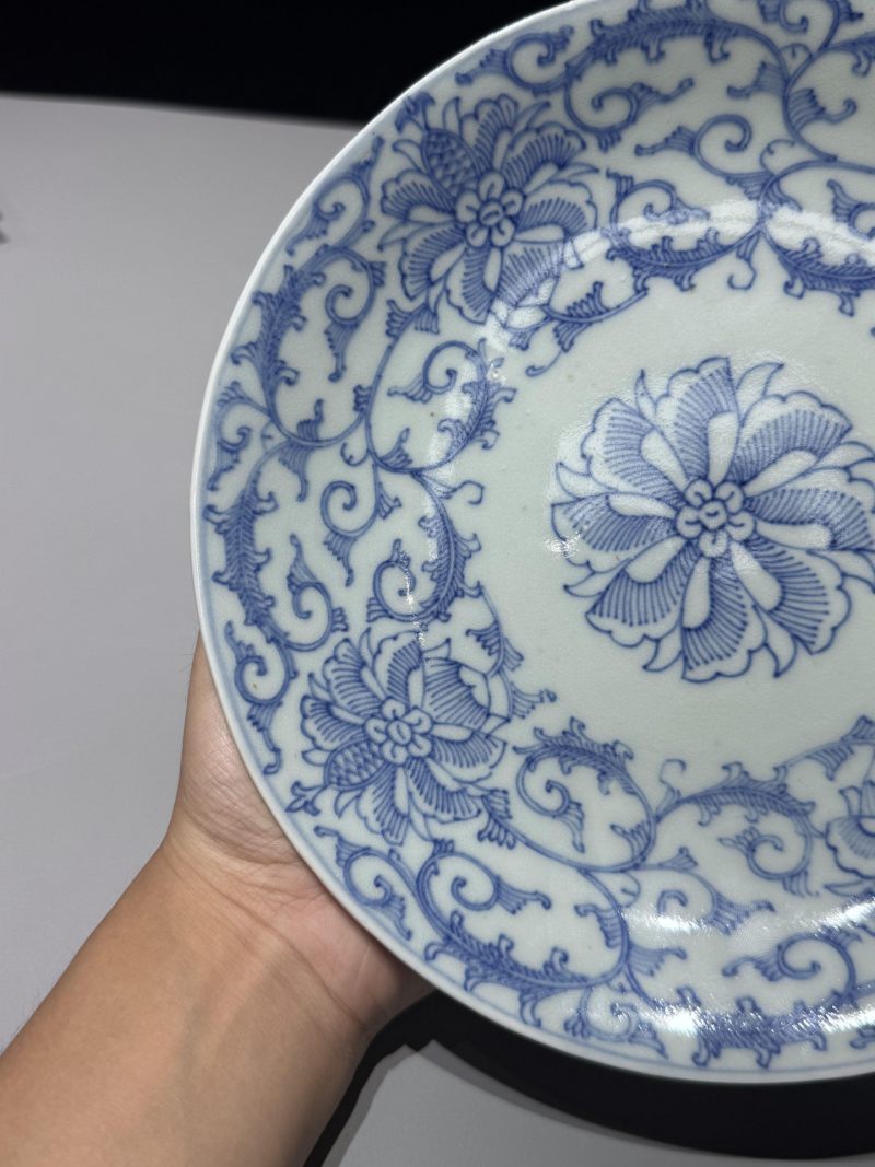    清嘉庆 外霁蓝釉内淡描青花花卉纹盘 - 图4