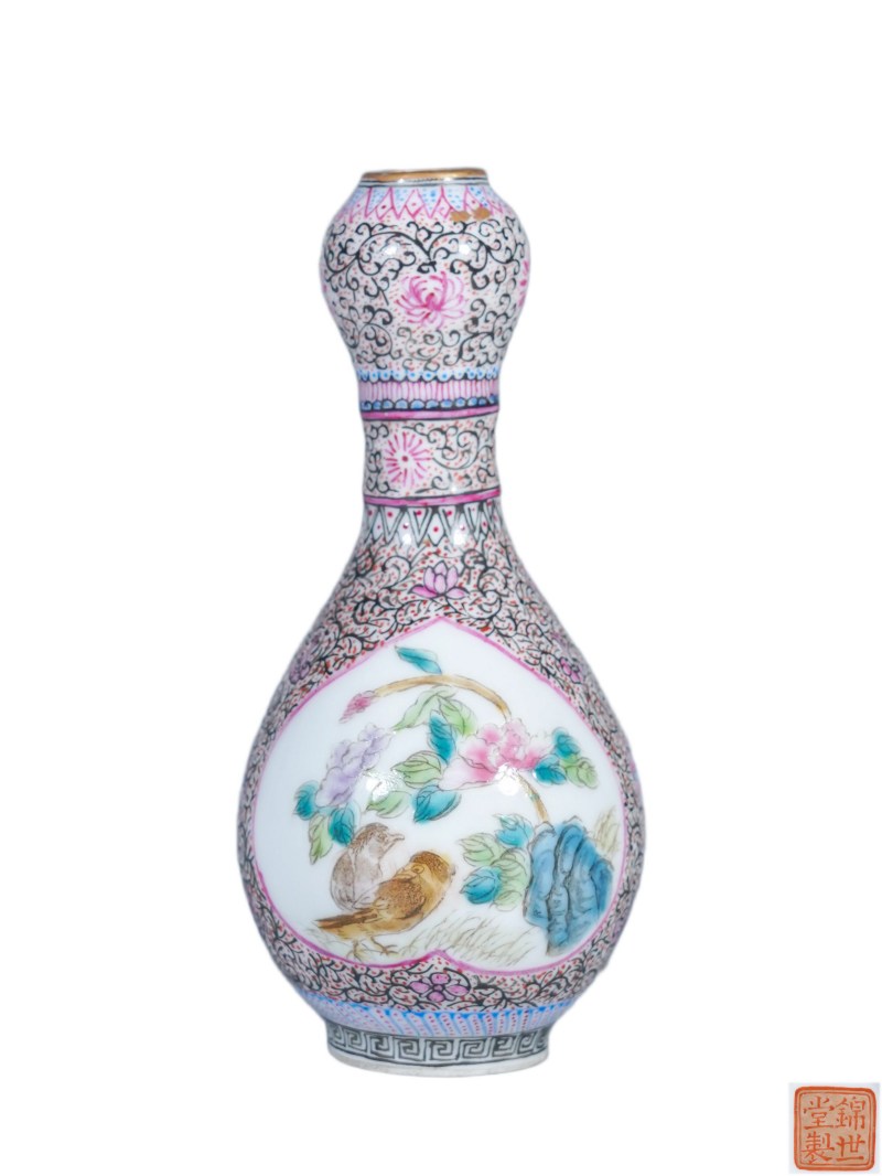    粉彩墨地描金开光花鸟蒜头瓶