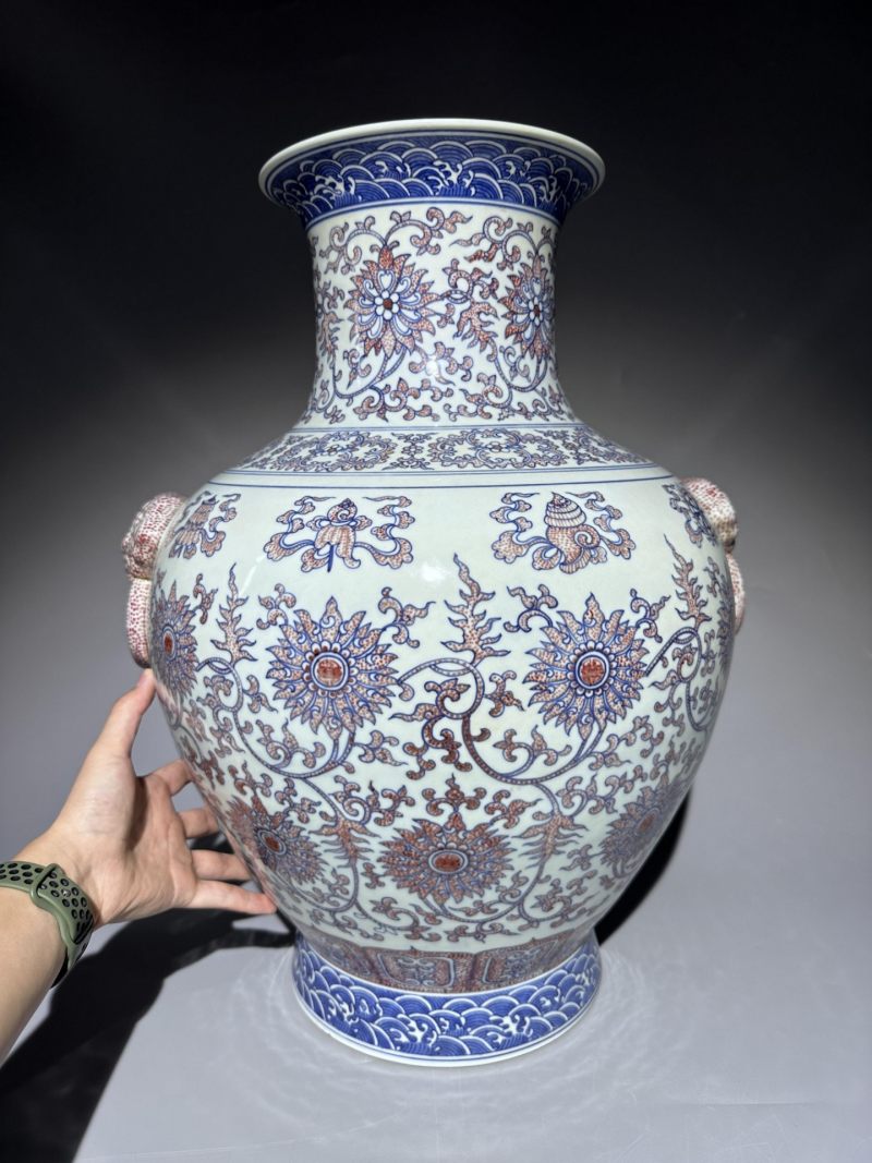    青花釉里红缠枝莲八宝纹象耳尊 - 图13