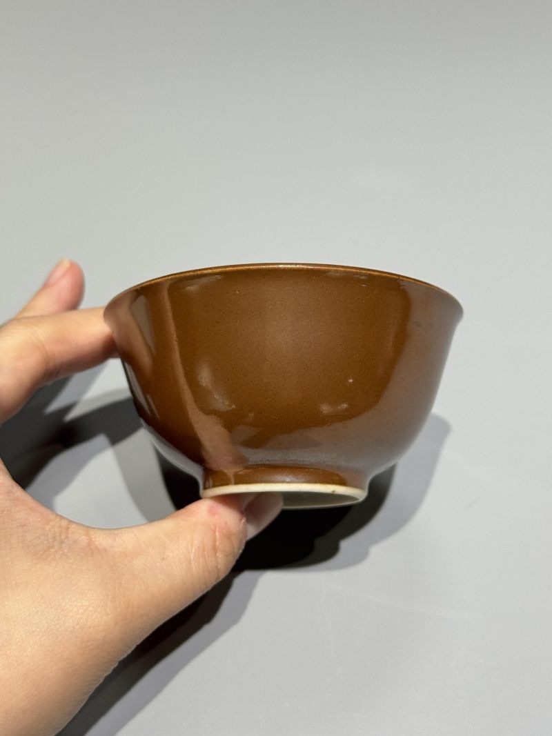    清乾隆 紫金釉粉彩花卉纹杯碟一组两件 - 图6