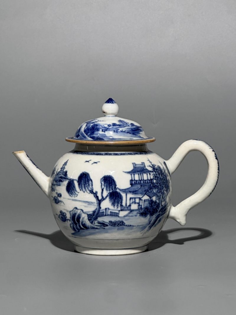    清乾隆 浆胎青花山水图茶壶 - 图2
