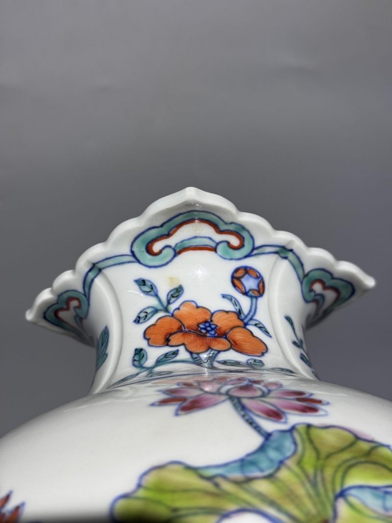    斗彩四季花卉纹花口石榴尊 - 图9