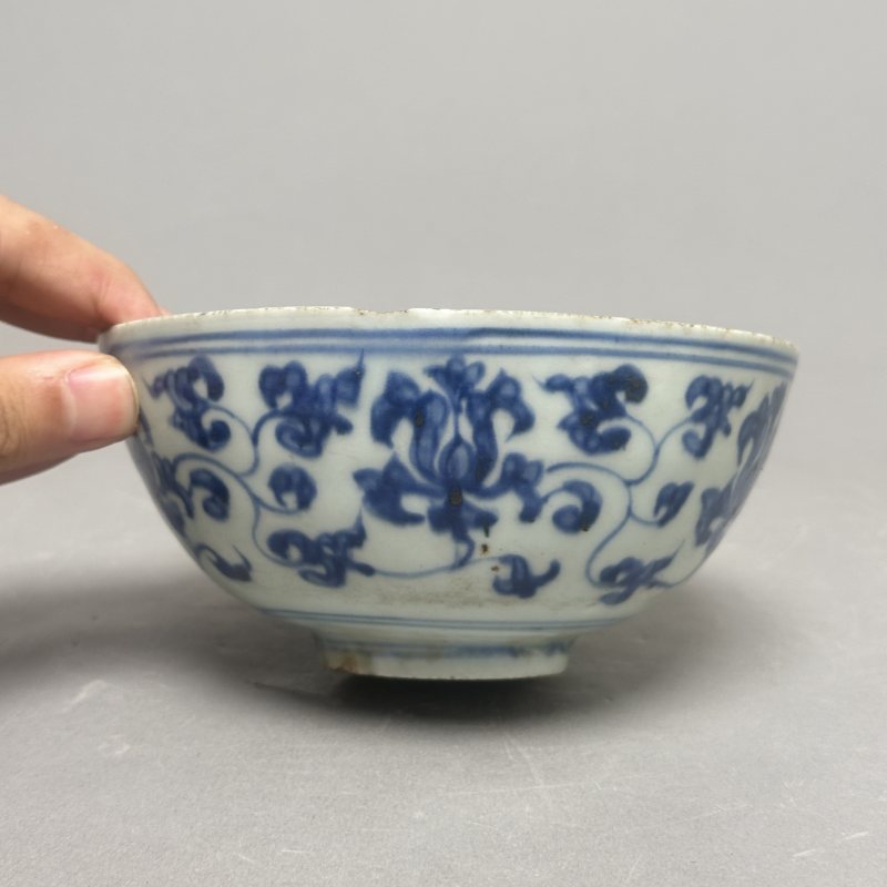 明早期 青花缠枝莲纹碗 - 图3