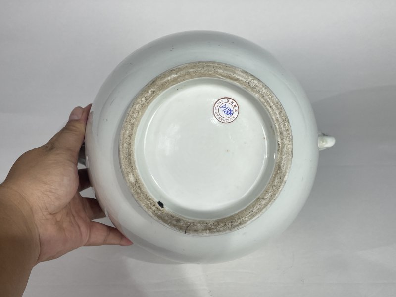 清中期 德化窑暗刻花卉纹双耳尊 - 图8