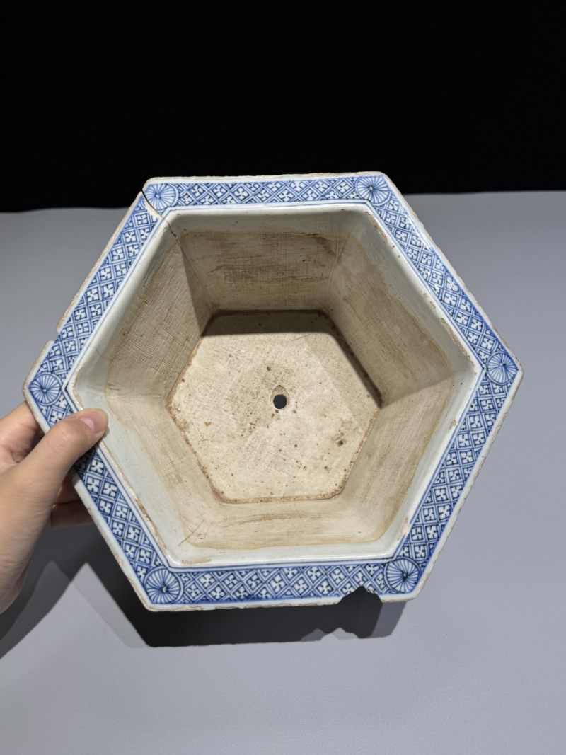    清康熙 青花花卉纹六方花盆 - 图6