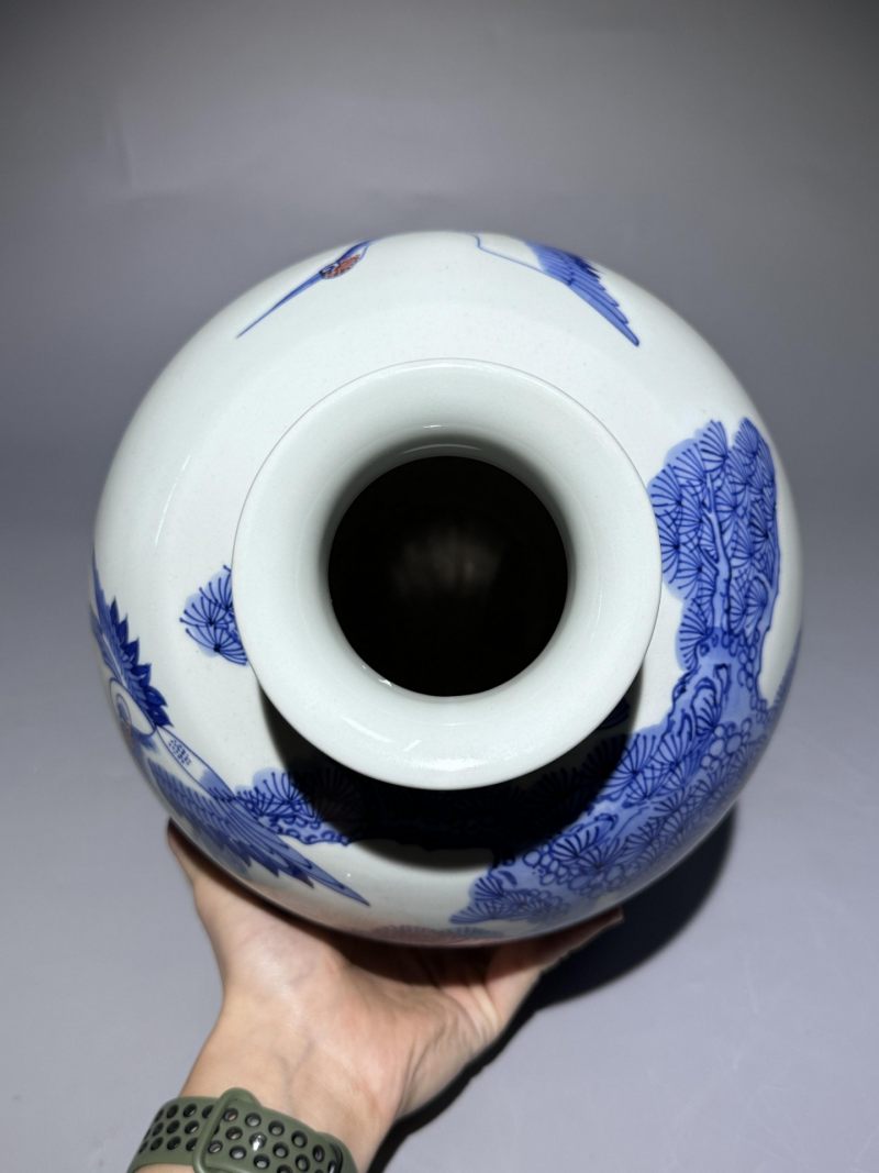    青花釉里红松鹤延年纹瓶 - 图3