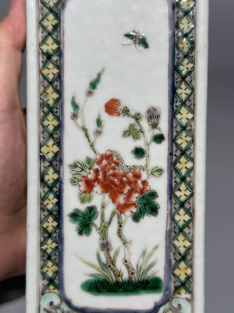    清晚期 五彩花卉纹菱形笔筒 - 图8