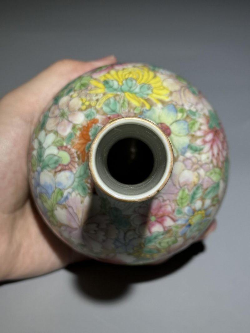    民国 粉彩百花不落地天球瓶 - 图5
