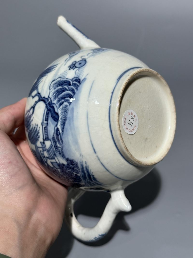   清乾隆 浆胎青花山水图茶壶 - 图5