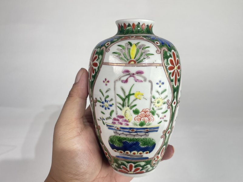清中期 粉彩开光花卉纹梅瓶 - 图3