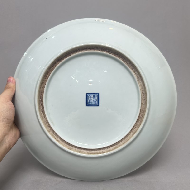 民国 粉彩柳下八骏图盘 - 图5