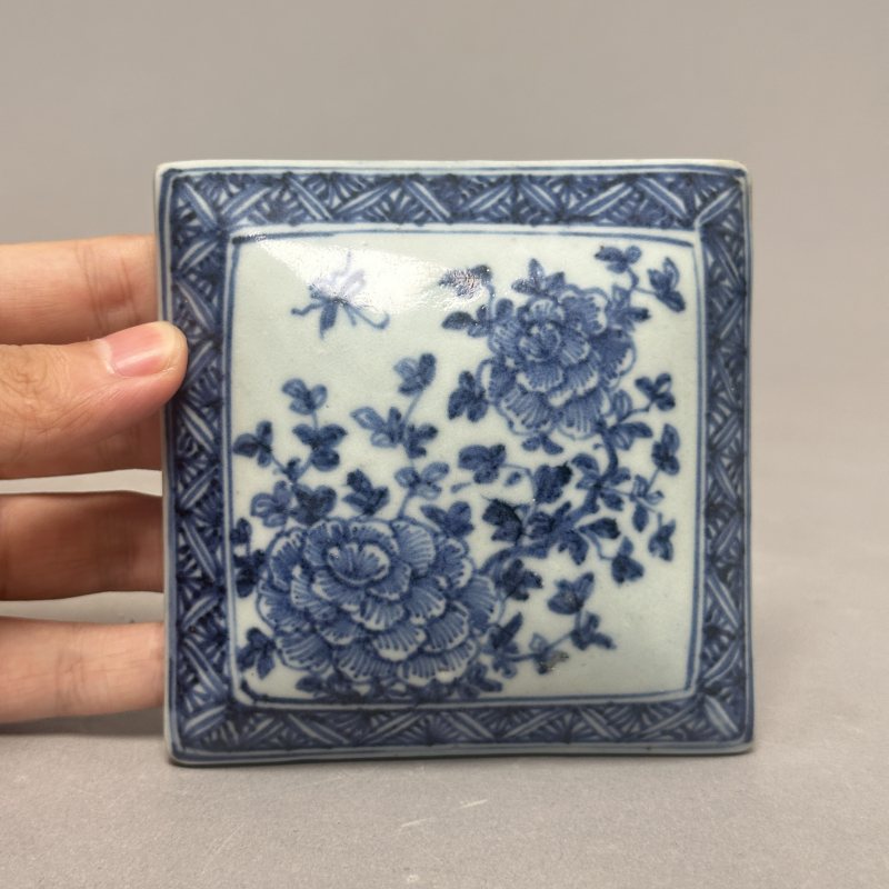 清康熙 青花花卉纹四方印泥盒 - 图4