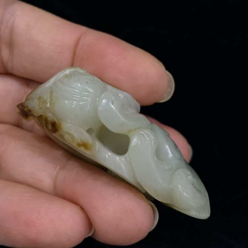 清 和田玉狮子戏球把件 - 图6