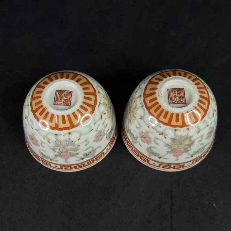 清嘉庆 粉彩番莲纹卧足杯一对 - 图4
