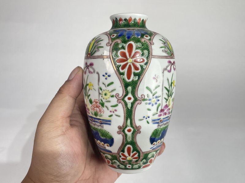 清中期 粉彩开光花卉纹梅瓶 - 图4