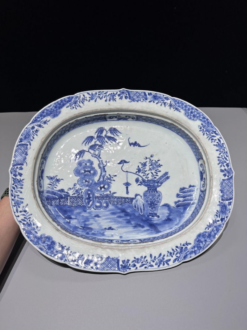    清乾隆 青花博古花卉纹镂空花口茶盘一套 - 图8