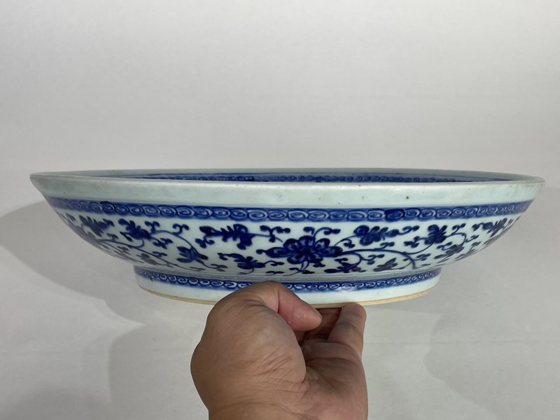 清雍乾 青花缠枝莲纹大盘 - 图6
