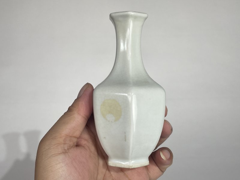 民国 白釉六方小瓶一对 - 图3