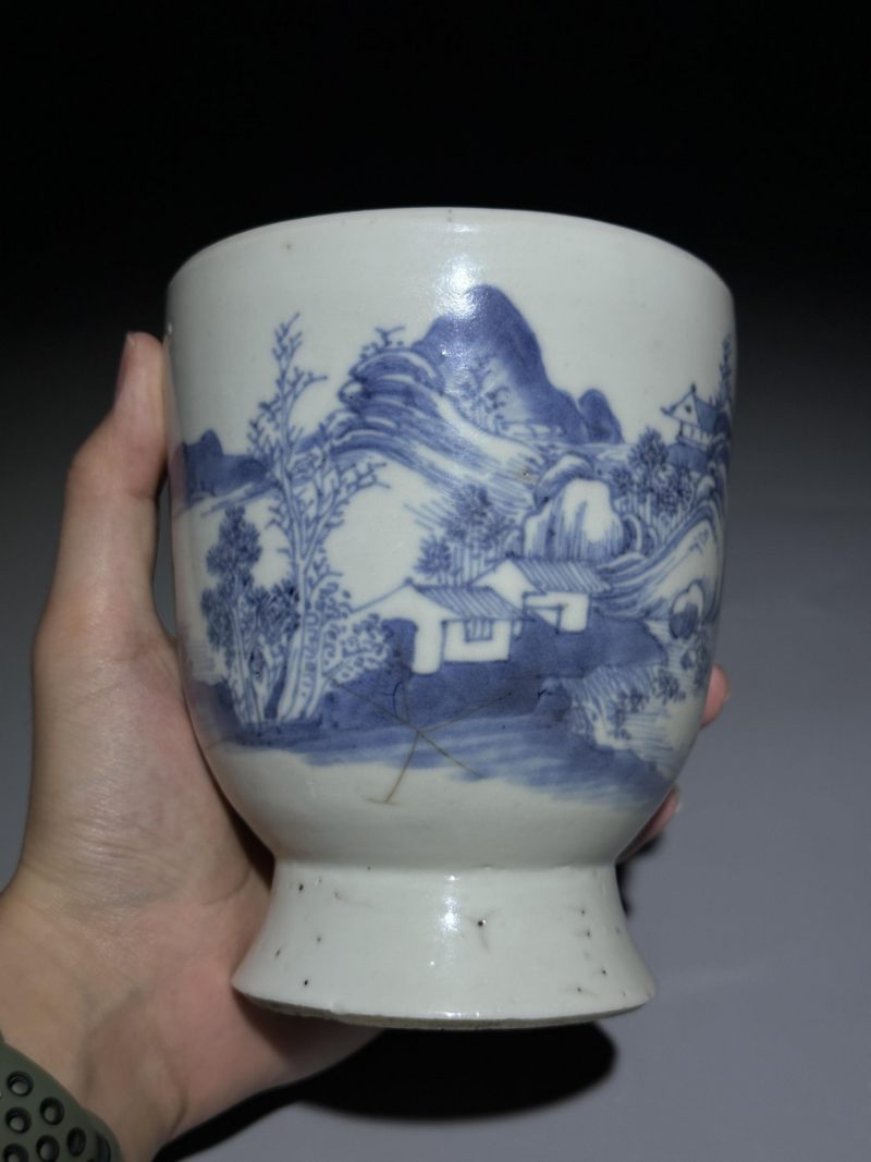   清康熙 青花山水人物纹花囊 - 图8