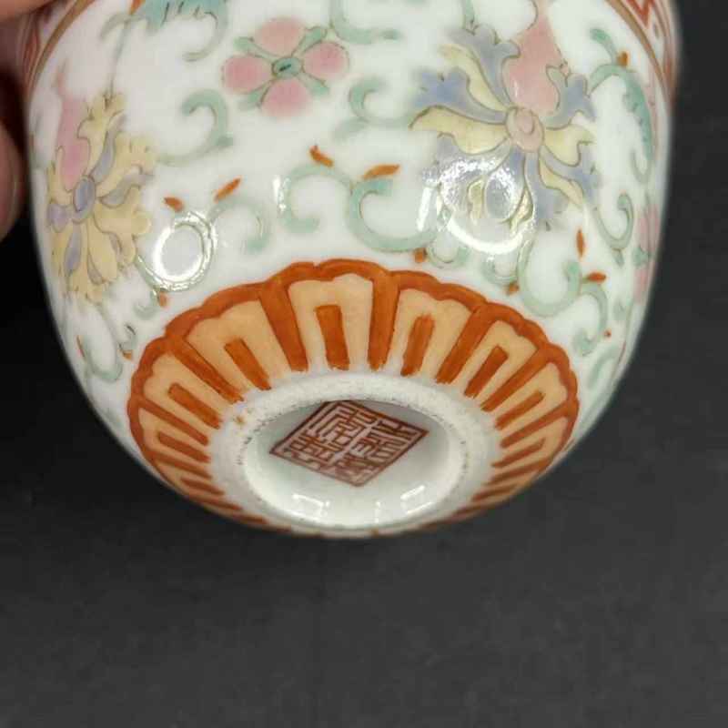 清嘉庆 粉彩番莲纹卧足杯一对 - 图13