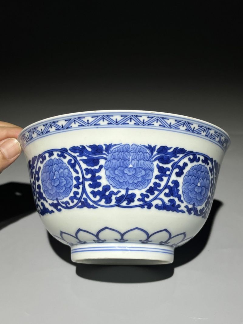    清嘉庆 青花缠枝花卉纹碗 - 图2