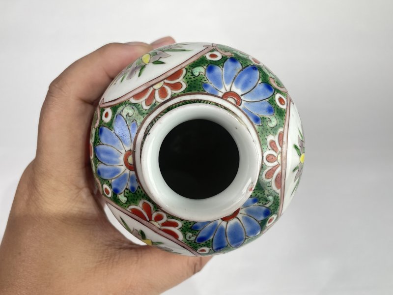 清中期 粉彩开光花卉纹梅瓶 - 图5
