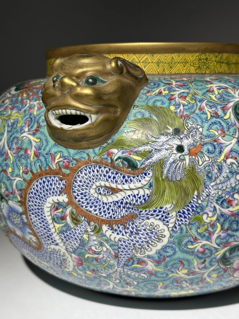    叶冬青风格 粉彩花卉龙纹狮耳罐 - 图12