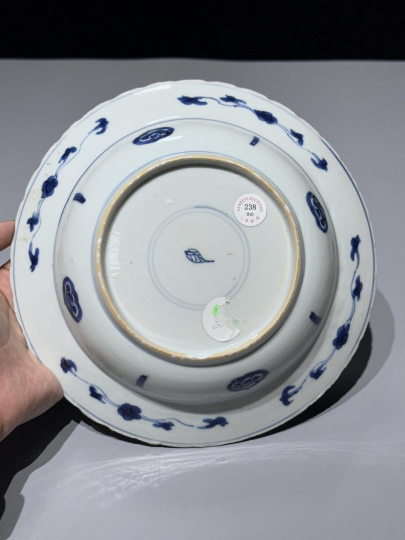    清康熙 青花博古花卉纹盘 - 图5