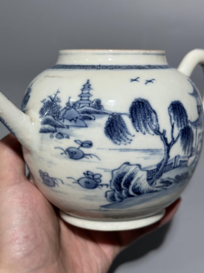    清乾隆 浆胎青花山水图茶壶 - 图9