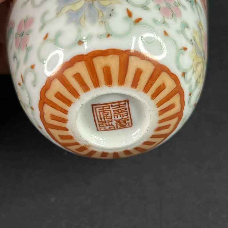 清嘉庆 粉彩番莲纹卧足杯一对 - 图7