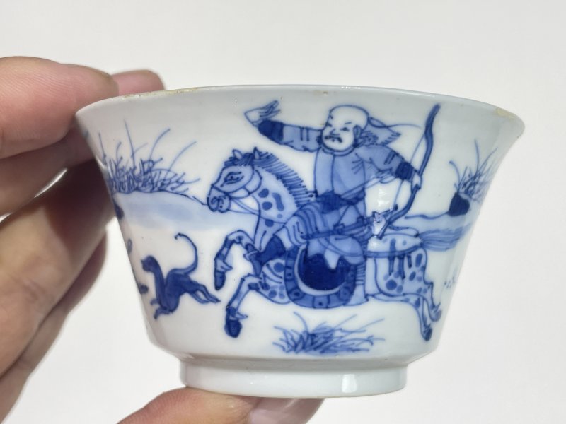 清康熙 青花狩猎图杯碟一套 - 图2