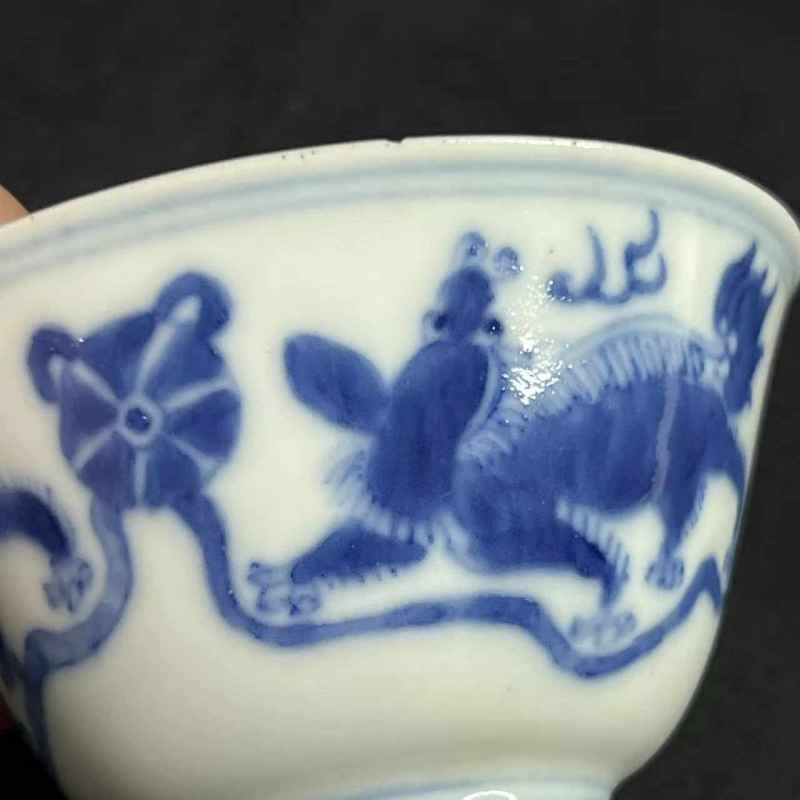 清早期 青花狮纹杯一对 - 图14