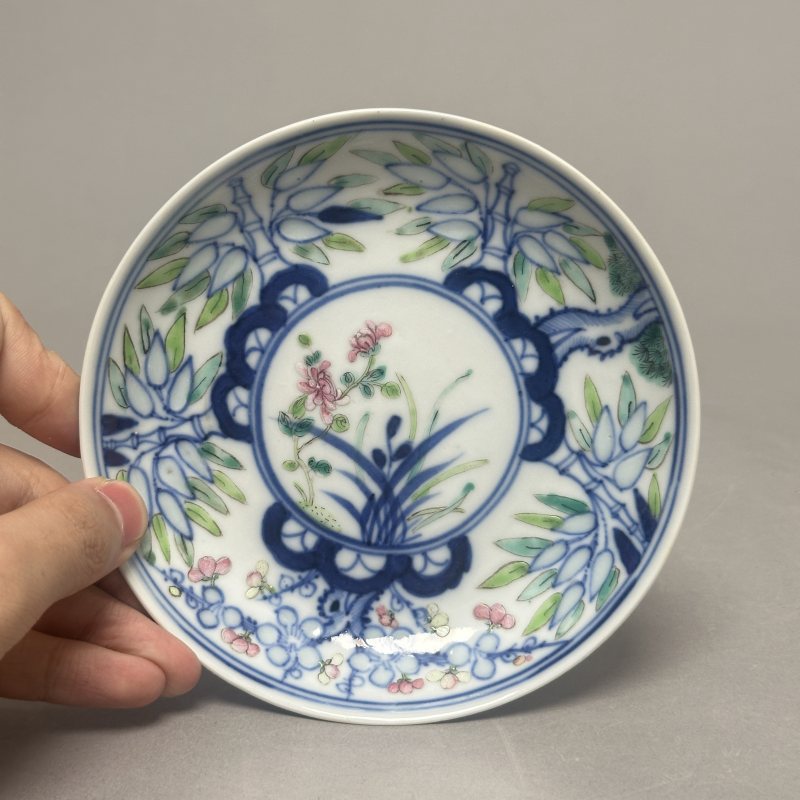 清乾隆 青花粉彩玲珑瓷盘 - 图2