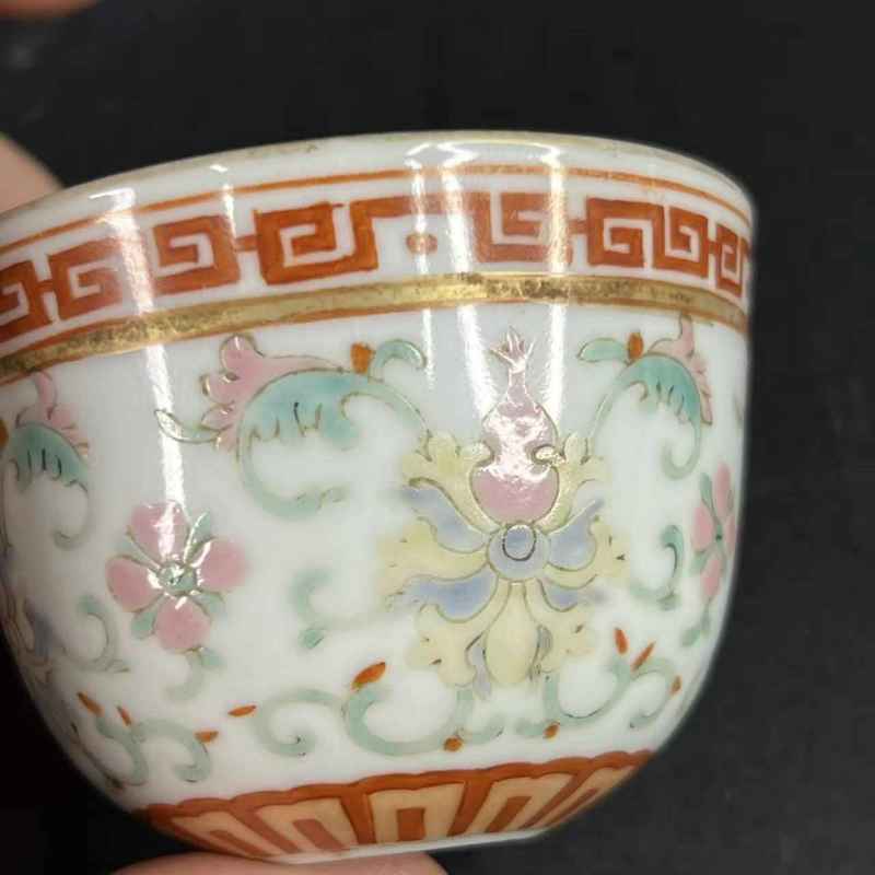 清嘉庆 粉彩番莲纹卧足杯一对 - 图8