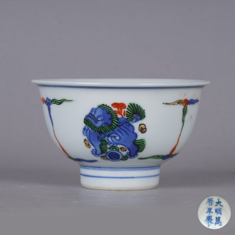 清晚期 青花五彩团狮纹茶圆 - 图1