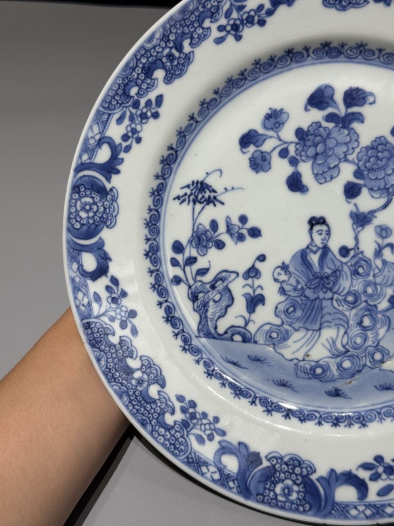    清康熙 青花人物纹盘 - 图3