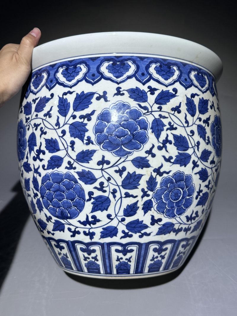    青花缠枝牡丹纹大缸 - 图6