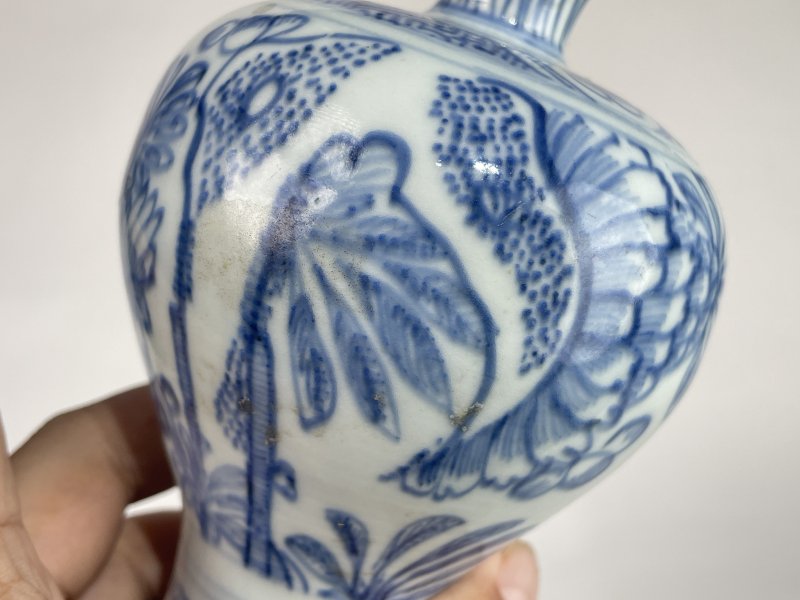 明万历 青花铁线描金梅瓶 - 图7