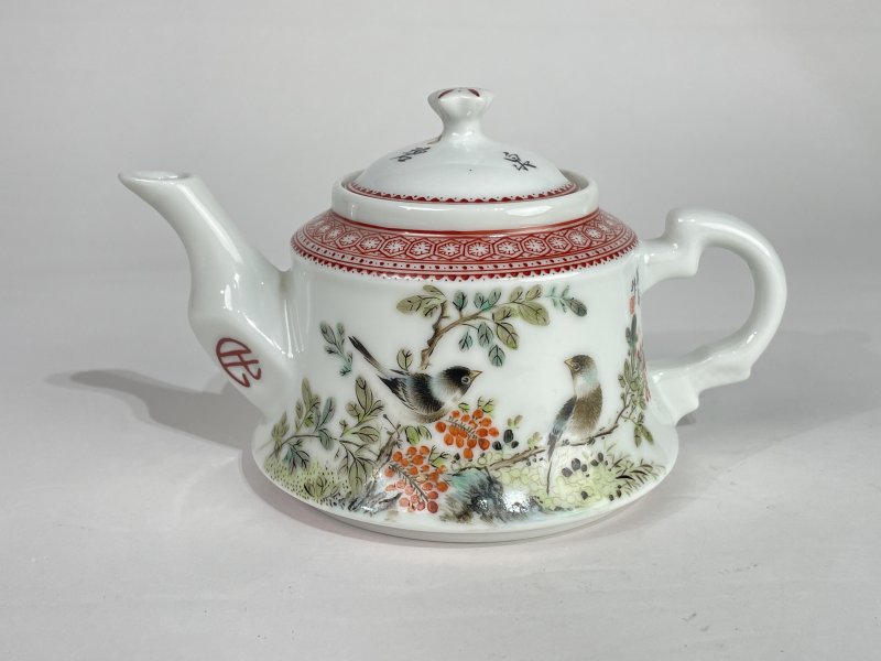 解放后 粉彩花鸟诗文茶壶