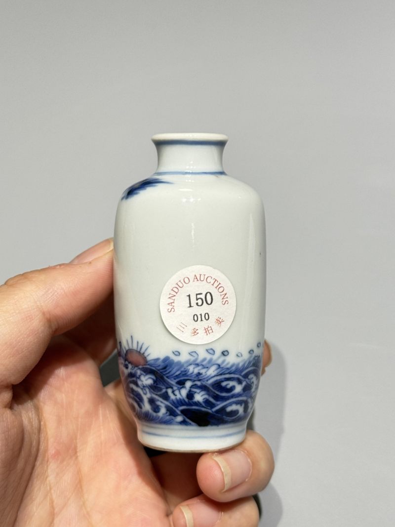    清道光 青花釉里红‘英雄独立’鼻烟壶 - 图4