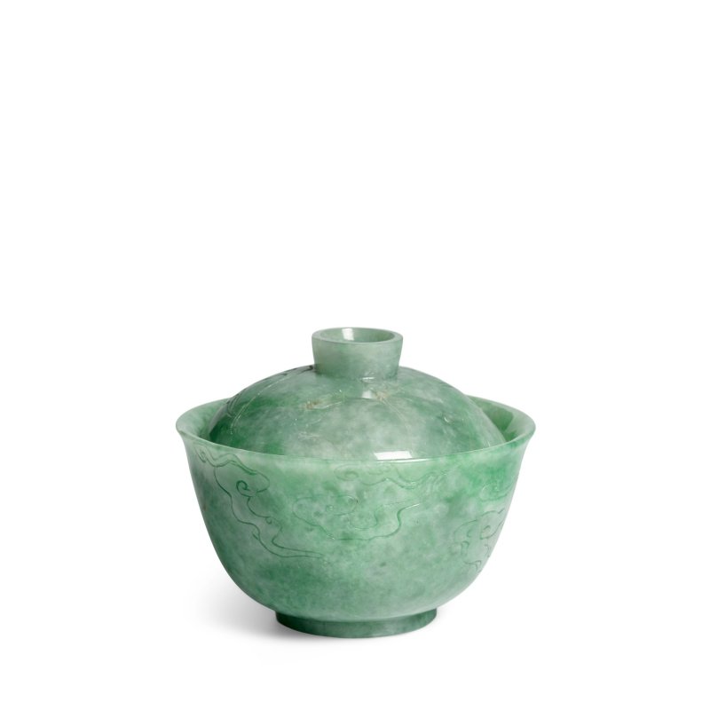 二十世紀 翠玉雕茶杯及蓋托成套 | A JADEITE CUP SET - 图8
