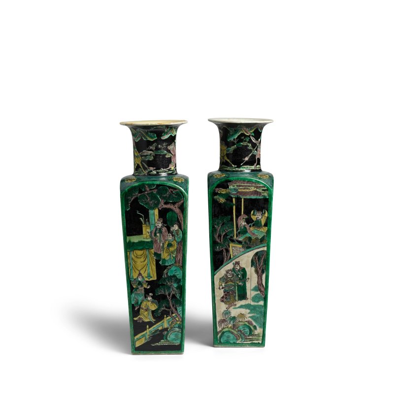 十九世紀 墨彩武士圖方瓶一對 | A PAIR OF FAMILLE-NOIRE 'WARRIOR' SQUARE VASES - 图3