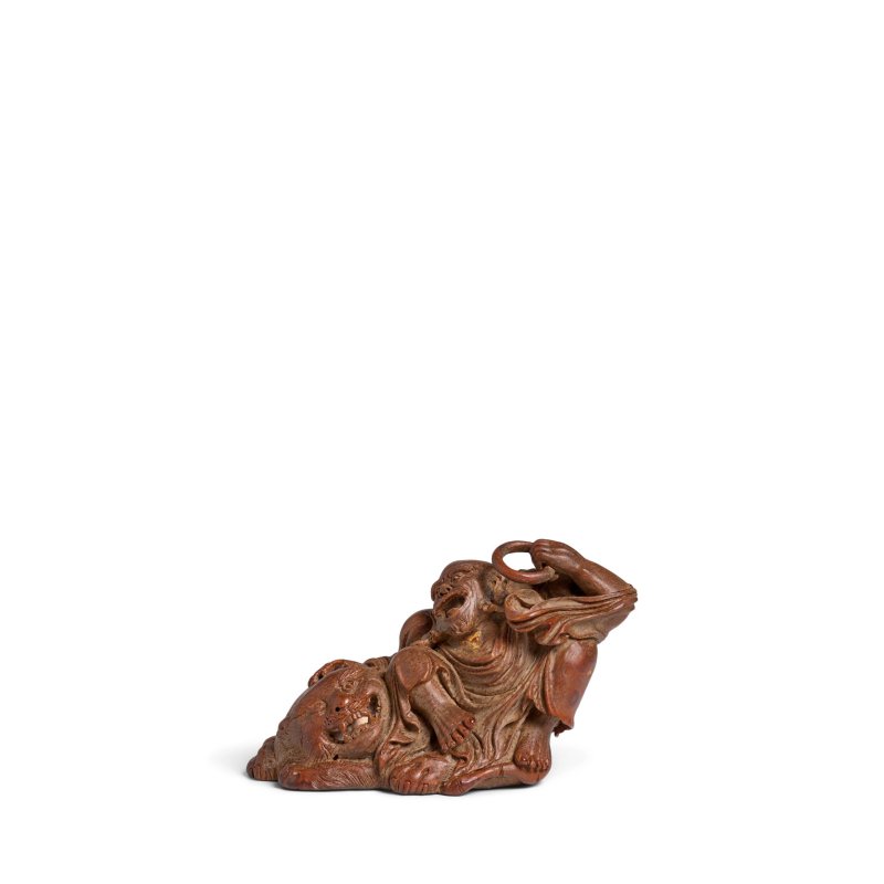 十八世紀 竹根雕伏虎羅漢擺件 | A BAMBOO-ROOT 'LUOHAN AND TIGER' CARVING - 图5