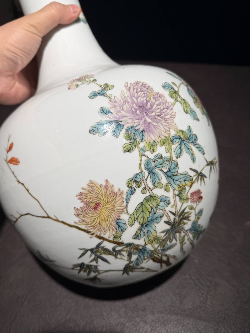 清光绪 粉彩秋菊图天球瓶 - 图10