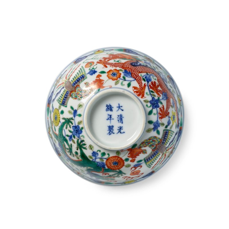 清光緒 青花「大清光緒年製」楷書款 五彩龍鳳紋碗 | A WUCAI 'DRAGON AND PHOENIX' BOWL - 图3