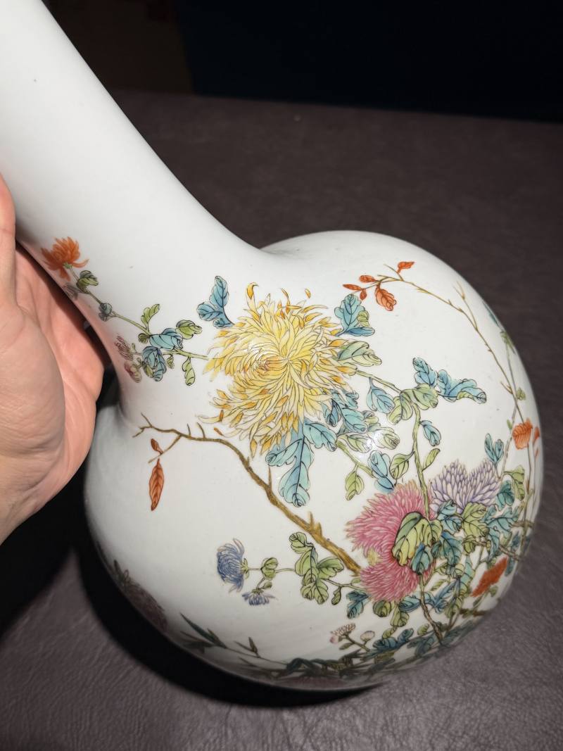 清光绪 粉彩秋菊图天球瓶 - 图12