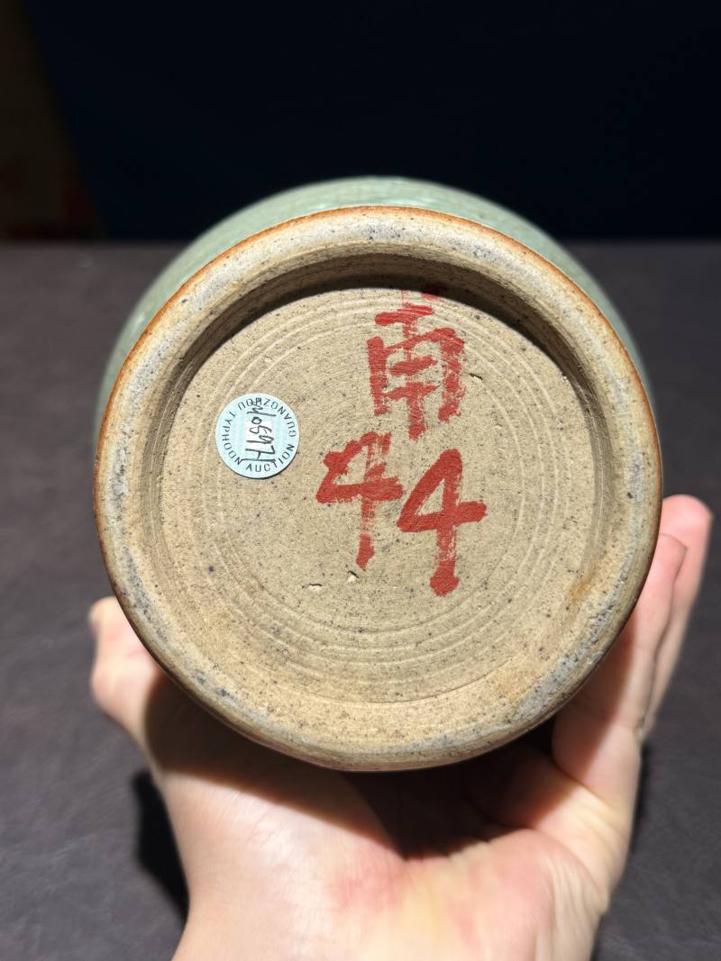 清雍正 绿哥釉橄榄瓶 - 图8