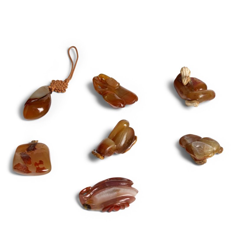 二十世紀 瑪瑙雕墜一組七件 | A GROUP OF SEVEN AGATE CARVINGS - 图4